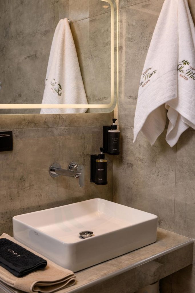 One Bedroom Apartment with Jacuzzi- Olea Mare Suites