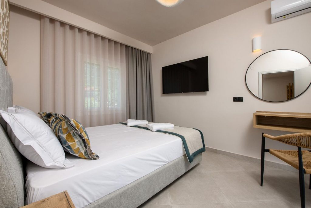 One Bedroom Apartment with Jacuzzi- Olea Mare Suites